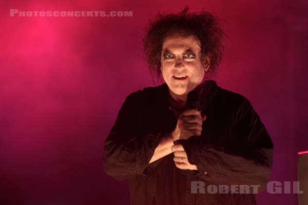 THE CURE - 2019-08-23 - SAINT CLOUD - Domaine National - Grande Scene - Robert James Smith